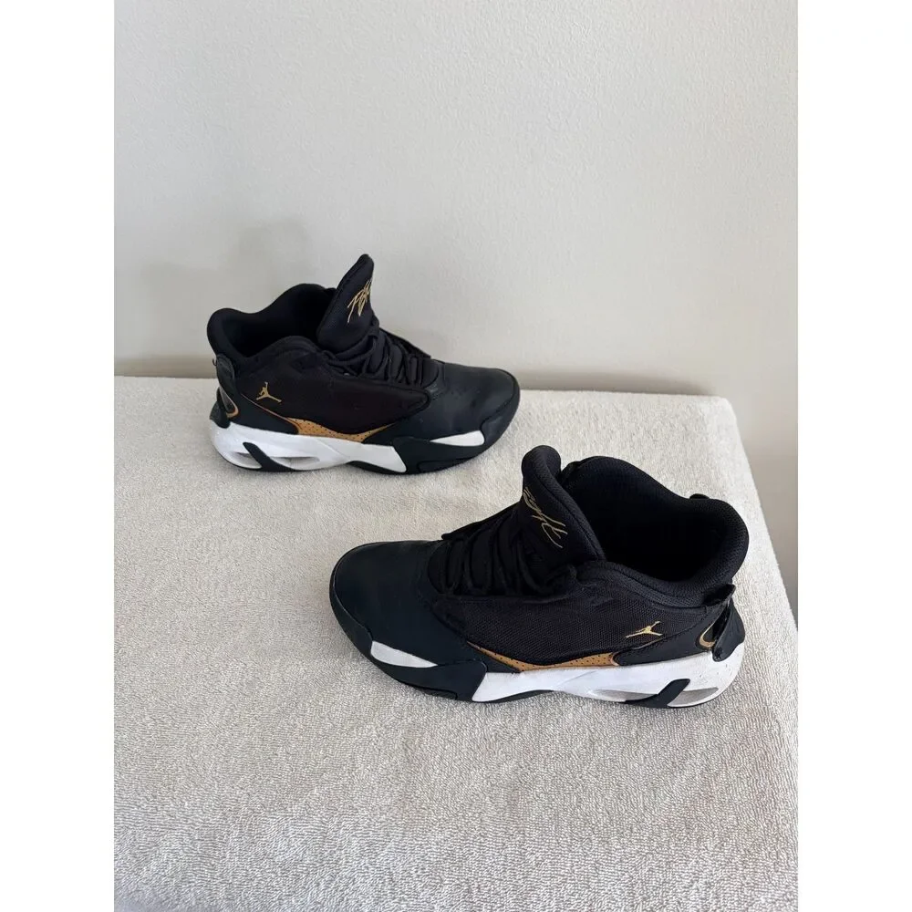 JORDAN MAX AURA 4  - KIDS SIZE 6Y